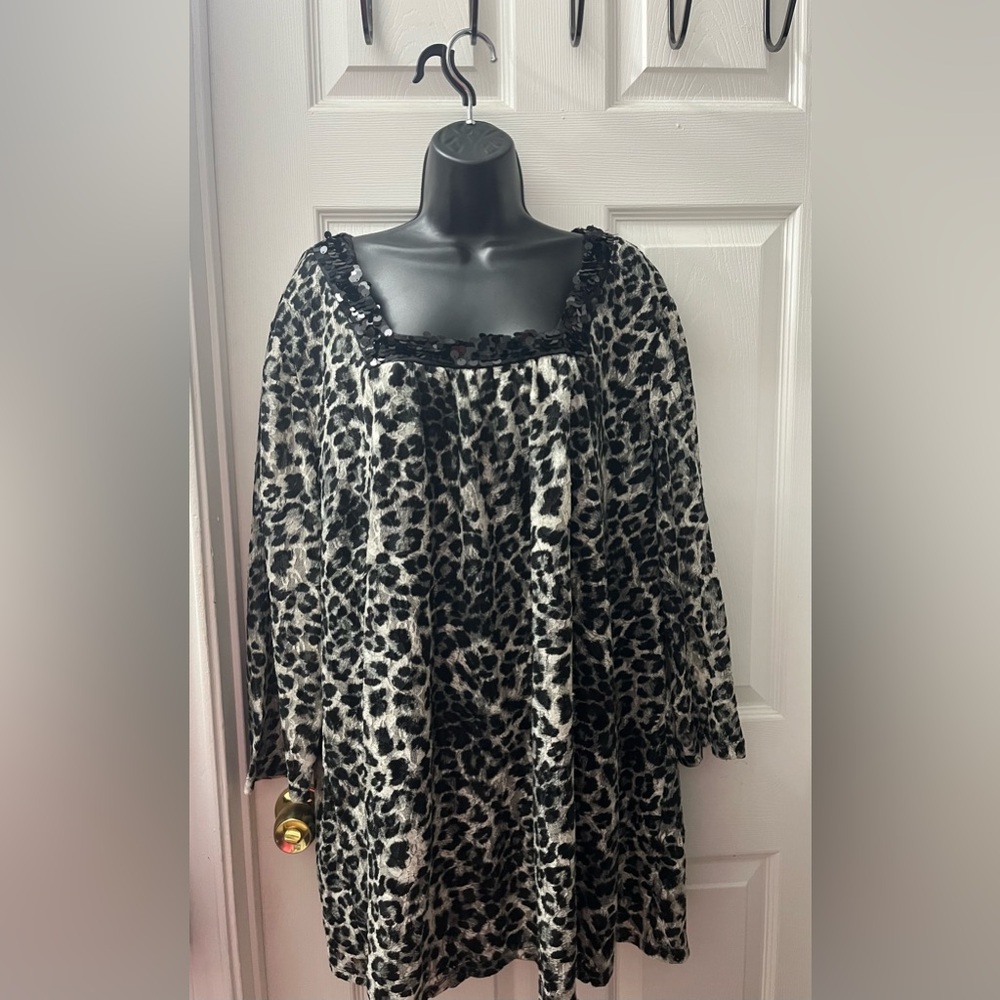 Fashion & Bug Leopard Print blouses Size 3X